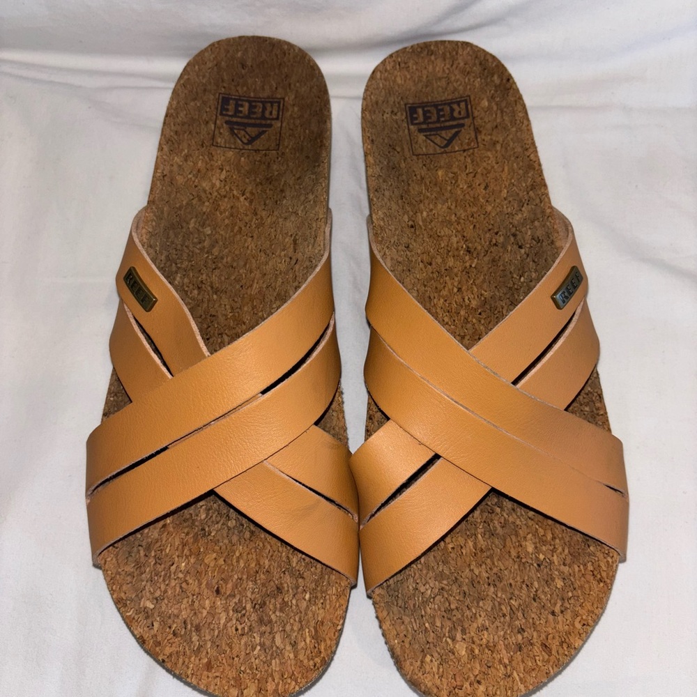 Reef Cushion Bloom Cross Strap Platform Footbed Sandals